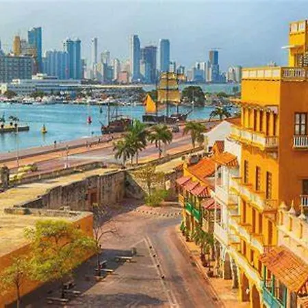 Apartamento Dm-1q De Doble En Getsemani Con Vista A Las Murallas Aire Acondicionado Y Wifi Cartagena
